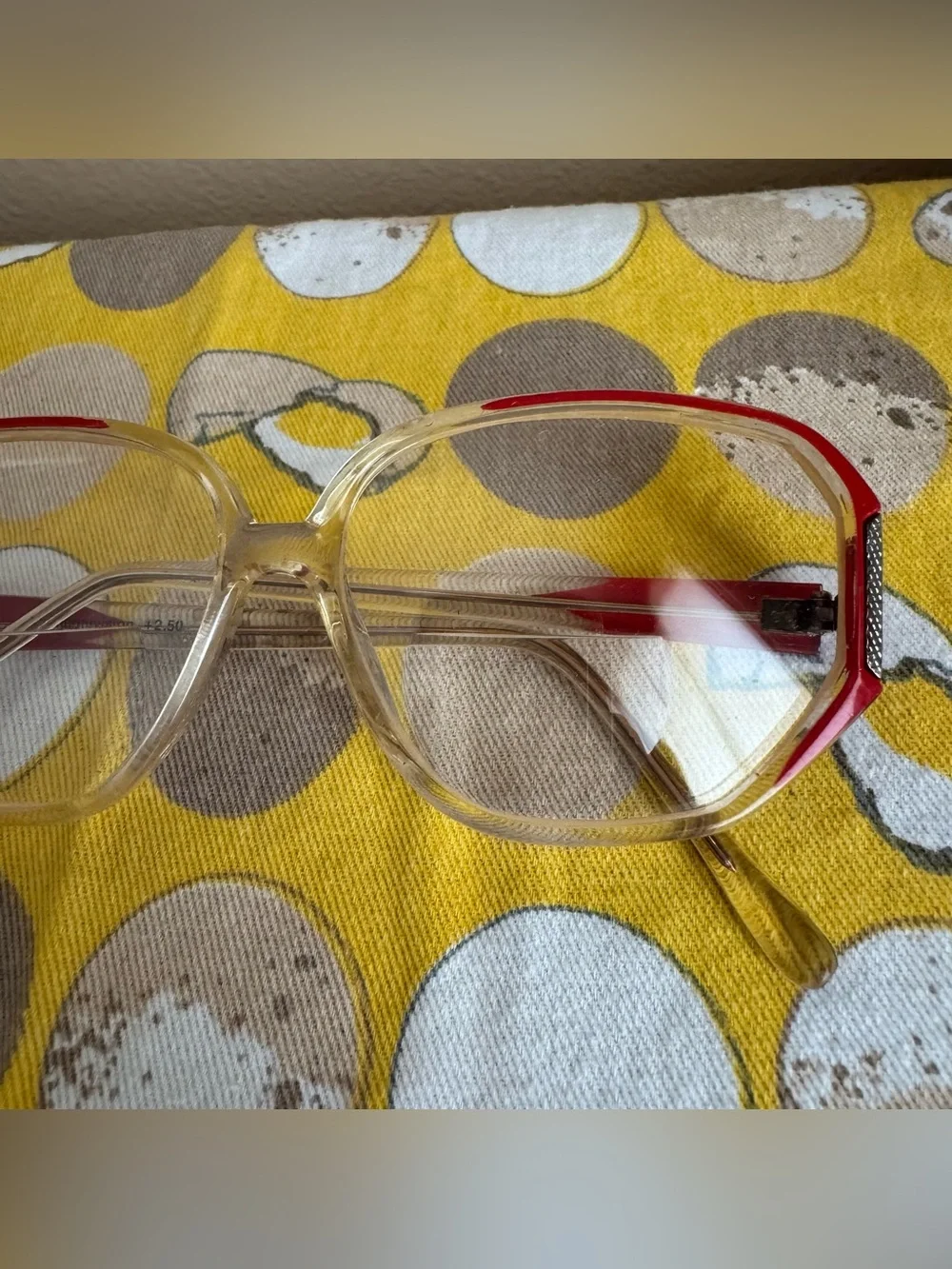 Vintage Magnivision red ombre reader glasses +2.50
